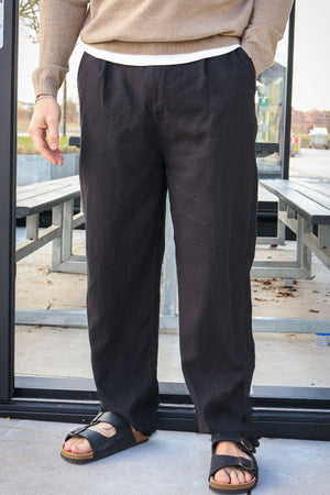 Solid Dethan Tapered Pleat True Black