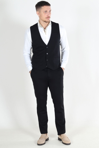 Ezra Vest Black